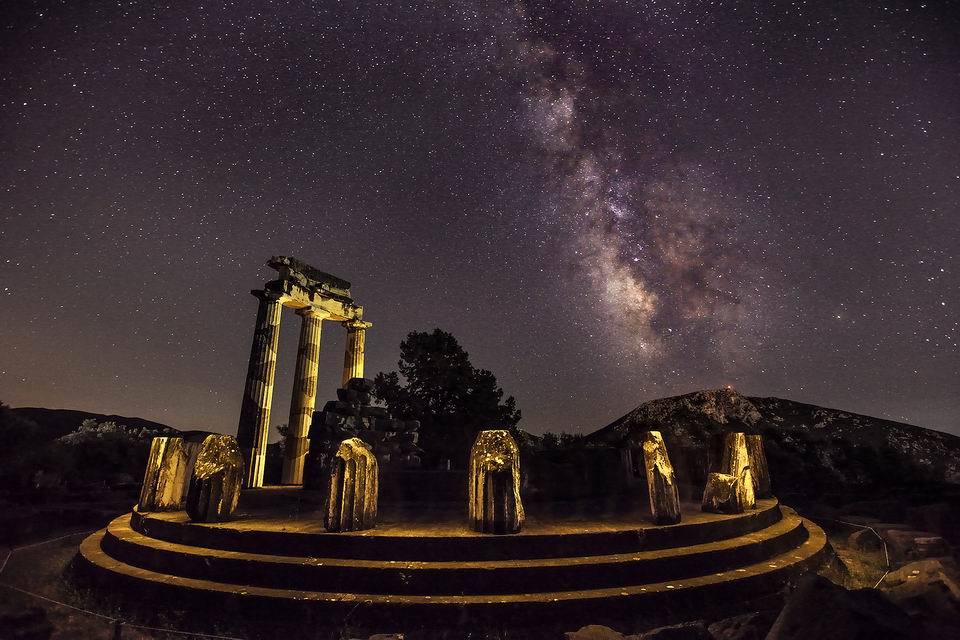 Έκθεση Λουκά Χαψή - Ναοί στο σχήμα του Ουρανού