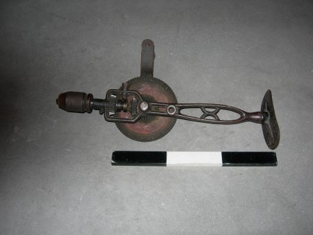 Τρυπάνι με δυνατότητα επιλογής συνδυασμού γραναζιών