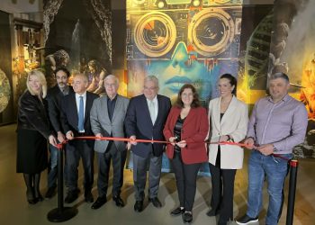 Εγκαίνια έκθεσης “Τεχνολογία: Τα εργαλεία που άλλαξαν τον κόσμο” – Φωταγώγηση χριστουγεννιάτικου δέντρου