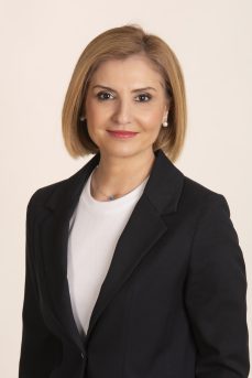 Γεννήθηκε και μεγάλωσε στη Θεσσαλονίκη. Είναι απόφοιτος του Κολλεγίου Ανατόλια Θεσσαλονίκης, κάτοχος Πτυχίου Νομικής και Μεταπτυχιακού τίτλου σπουδών στο Αστικό, Αστικό Δικονομικό και Εργατικό Δίκαιο, ΑΠΘ.
Άσκησε δικηγορία επί πέντε έτη και στη συνέχεια διορίστηκε μέσω ΑΣΕΠ στο π.ΙΚΑ, όπου και υπηρετεί μέχρι σήμερα ως Προϊσταμένη στο Τμήμα Ενστάσεων & Προσφυγών της Δ/νσης Γ’ Παροχών ΕΦΚΑ Θεσσαλονίκης.  [...]