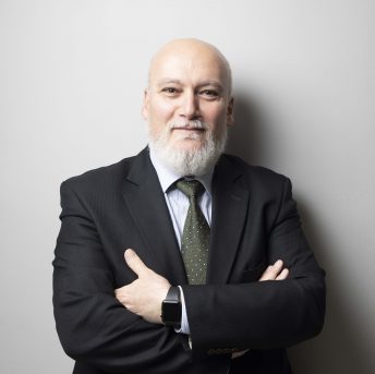 Ο Σπύρος Ιγνατιάδης είναι στέλεχος στρατηγικής και επιχειρηματικής ανάπτυξης με πολυετή εμπειρία στη διοίκηση οργανισμών, την καινοτομία, την εξωστρέφεια και την επικοινωνία. Διετέλεσε Διευθυντής του Συνδέσμου Εξαγωγέων (ΣΕΒΕ) και του Συνδέσμου Επιχειρήσεων Πληροφορικής Βορείου Ελλάδος (ΣΕΠΒΕ), ενώ κατείχε διευθυντικές θέσεις σε επιχειρήσεις τεχνολογίας και συμβουλευτικών υπηρεσιών. [...]